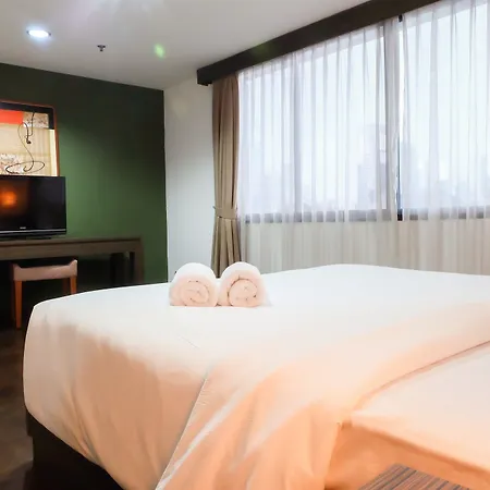 2 Bedroom Park Royale Apartment By Travelio
